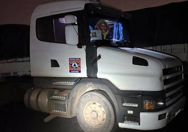 Caminhão com adesivo ‘SOS Rio Grande do Sul’ é interceptado com 53 kg de droga